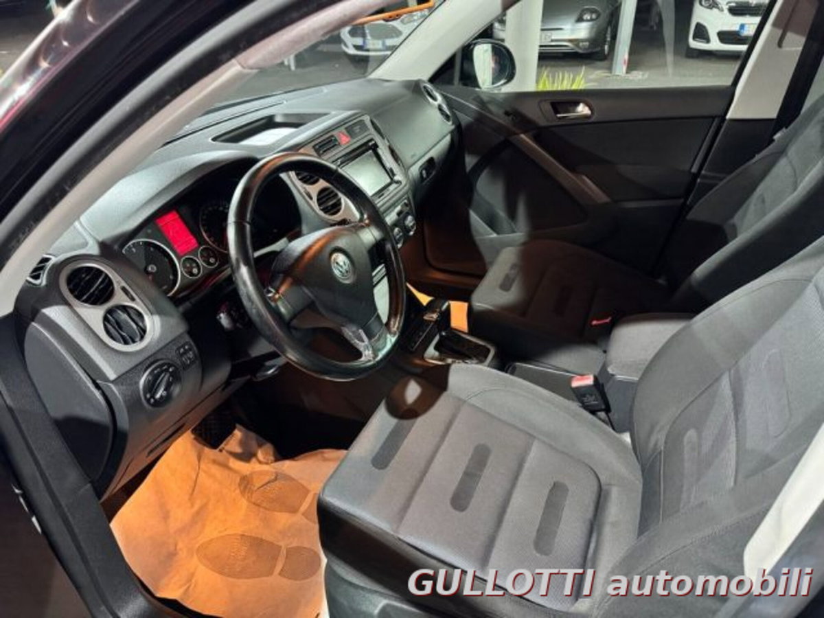 Volkswagen Tiguan 2.0 TDI DPF 4MOTION tiptronic Sport & Style (9)
