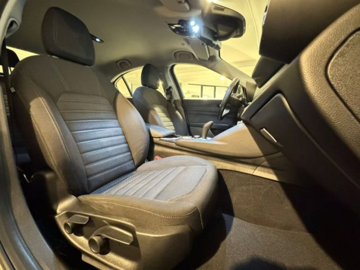 Alfa Romeo Giulia 2.2 Turbodiesel 160 CV (15)