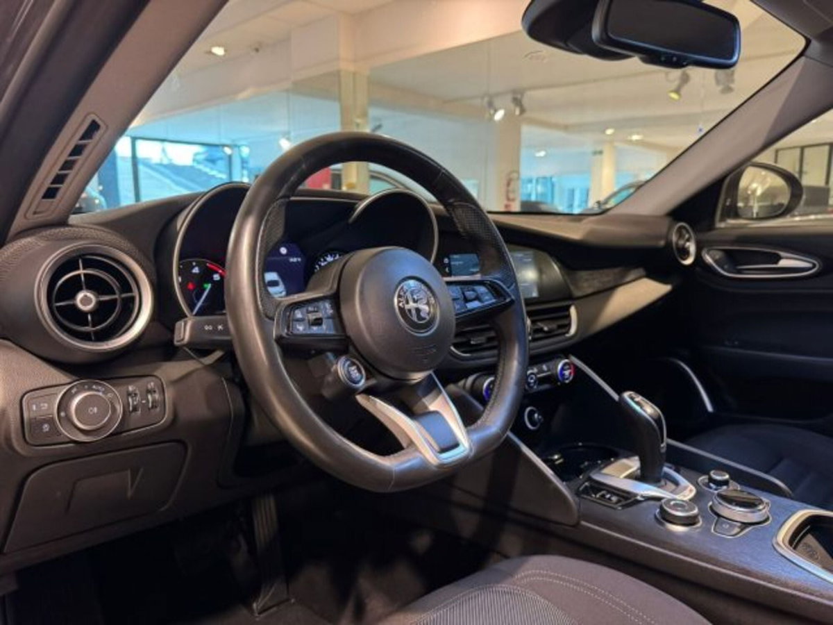 Alfa Romeo Giulia 2.2 Turbodiesel 160 CV (8)