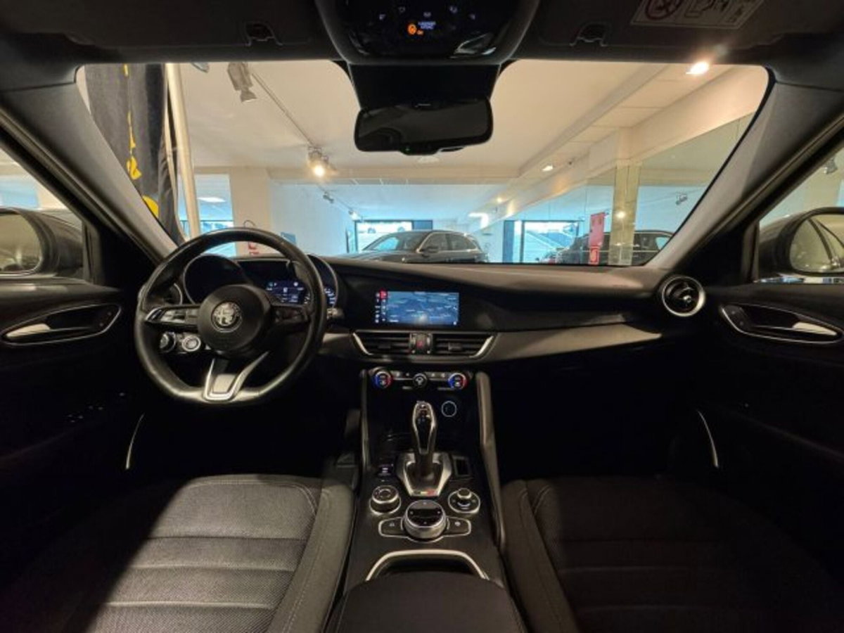 Alfa Romeo Giulia 2.2 Turbodiesel 160 CV (9)