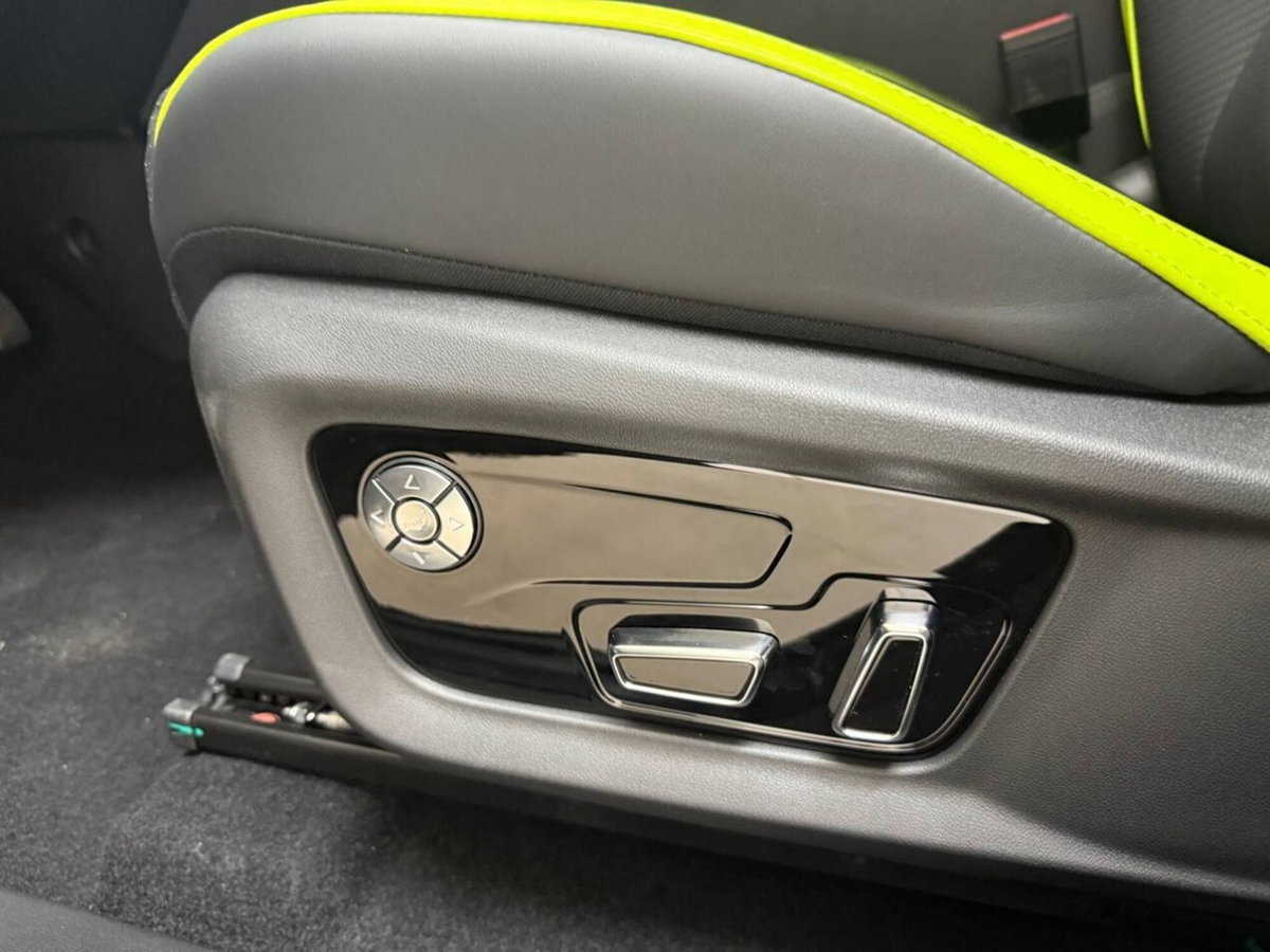Forthing Friday Friday HEV 1.5 auto (11)