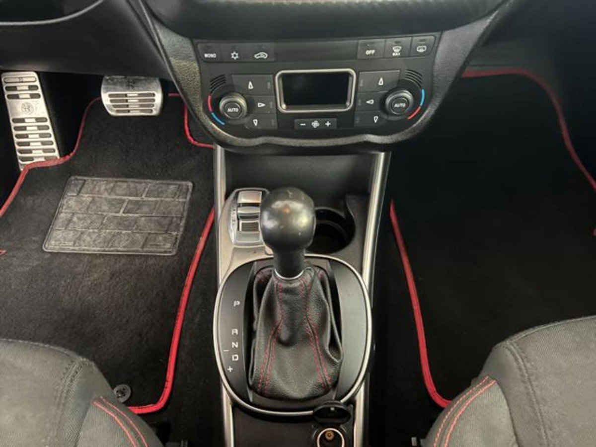 Alfa Romeo MiTo 1.4 T 170 CV M.air S&S TCT Veloce (11)
