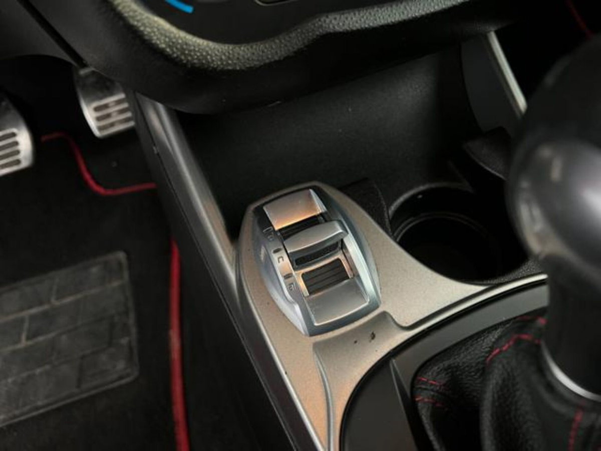 Alfa Romeo MiTo 1.4 T 170 CV M.air S&S TCT Veloce (12)