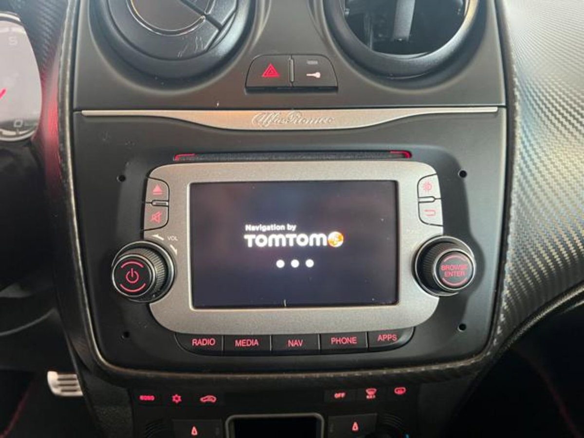 Alfa Romeo MiTo 1.4 T 170 CV M.air S&S TCT Veloce (14)