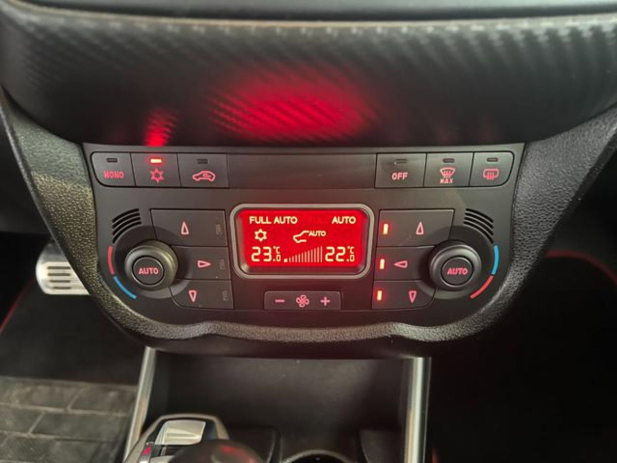 Alfa Romeo MiTo 1.4 T 170 CV M.air S&S TCT Veloce (15)