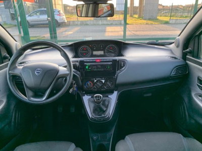 Lancia Ypsilon 1.2 69 CV 5 porte Platinum (13)
