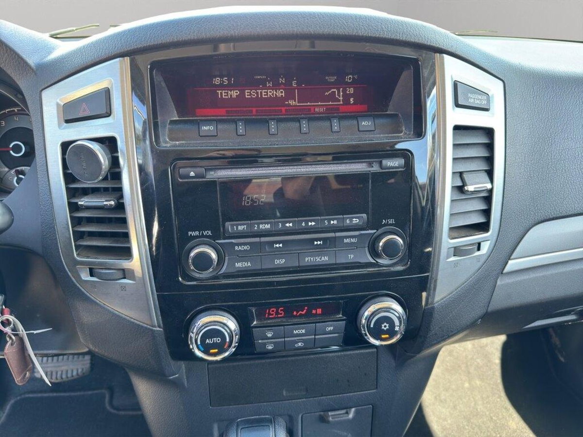 Mitsubishi Pajero 3.2 DI-D 16V aut. 3p. Tender DPF (12)