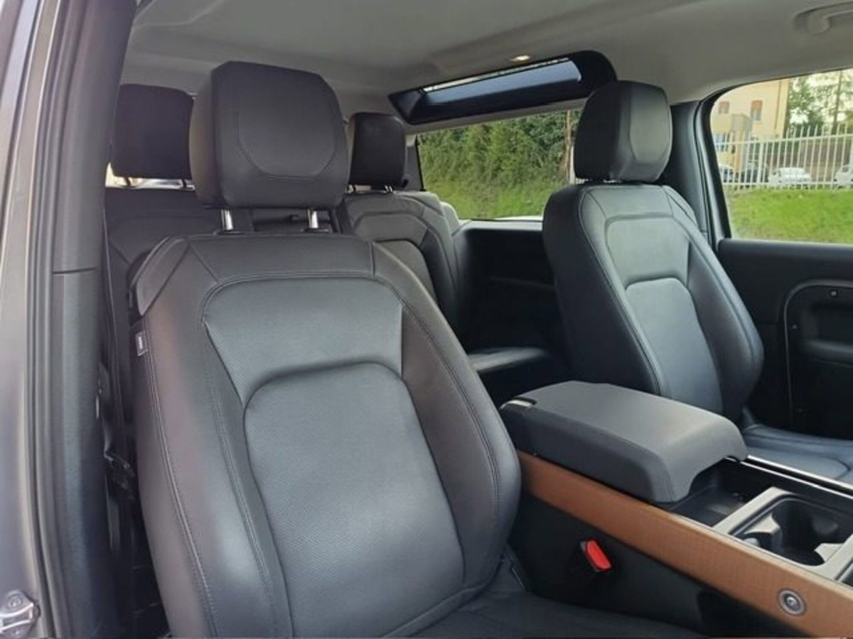 Land Rover Defender 90 Hard Top 3.0d i6 mhev awd 200cv auto (10)