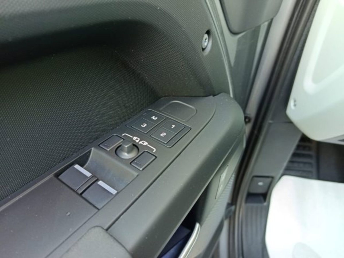Land Rover Defender 90 Hard Top 3.0d i6 mhev awd 200cv auto (12)