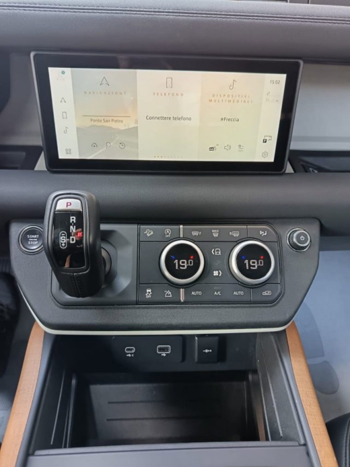 Land Rover Defender 90 Hard Top 3.0d i6 mhev awd 200cv auto (17)