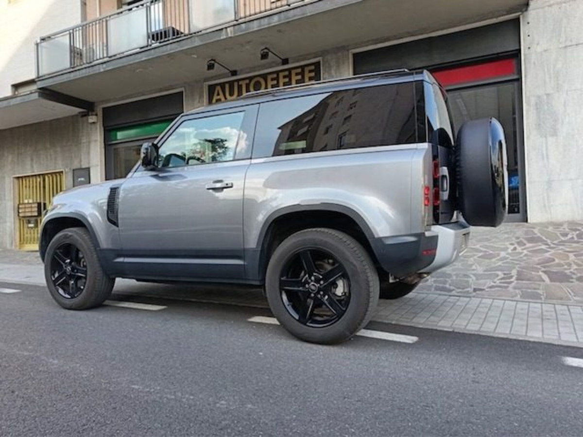 Land Rover Defender 90 Hard Top 3.0d i6 mhev awd 200cv auto (2)