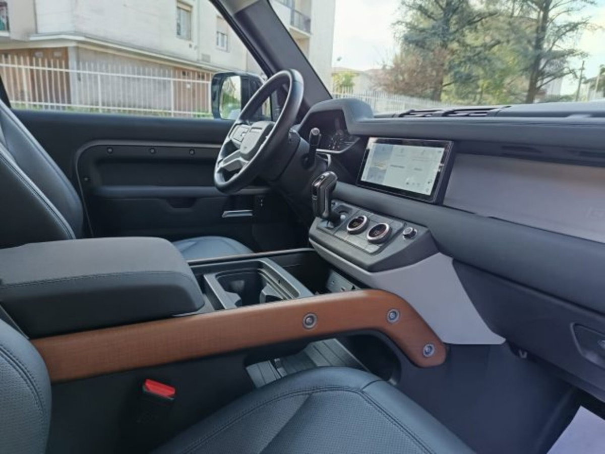 Land Rover Defender 90 Hard Top 3.0d i6 mhev awd 200cv auto (8)
