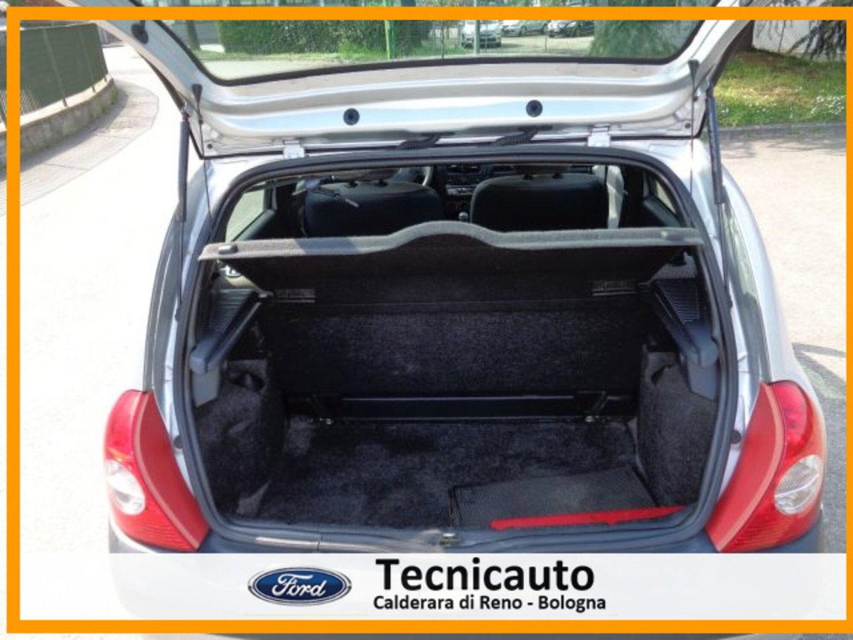 Renault Clio 1.2 16V cat 5 porte Confort Authentique (12)