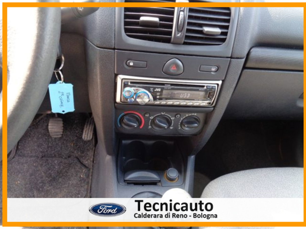 Renault Clio 1.2 16V cat 5 porte Confort Authentique (13)