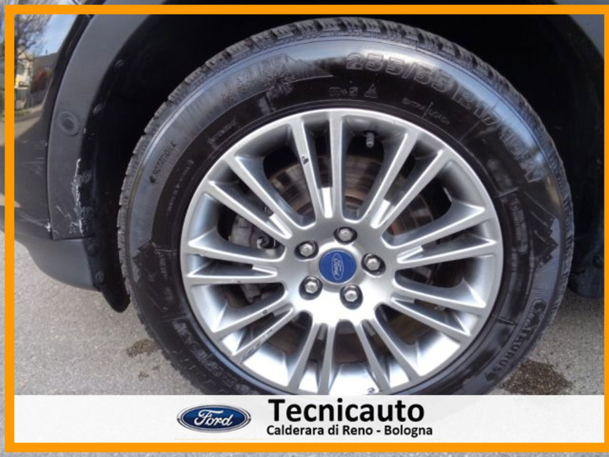 Ford Kuga 2.0 TDCI 140 CV 4WD Powershift Titanium (18)
