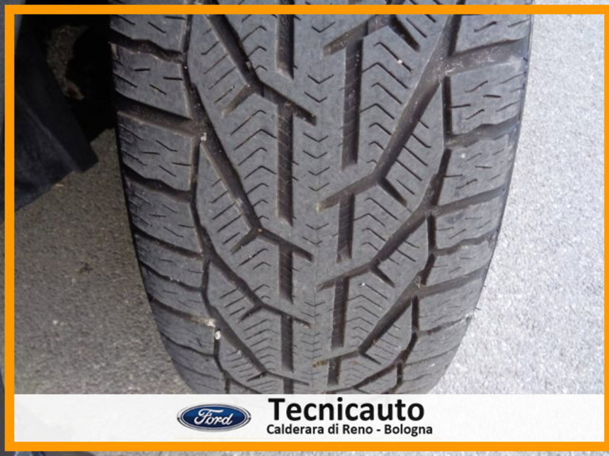 Ford Kuga 2.0 TDCI 140 CV 4WD Powershift Titanium (19)