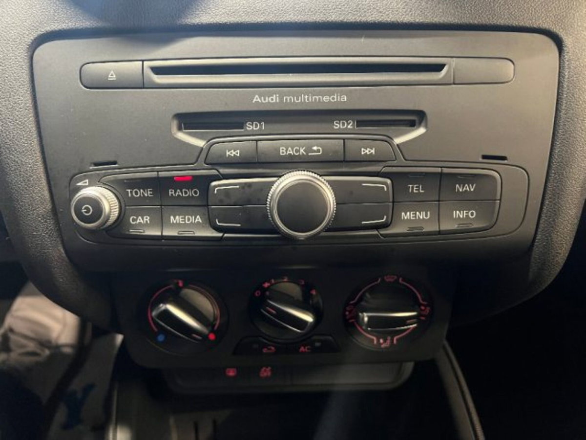 Audi A1 1.4 TFSI S tronic 119g Ambition (13)