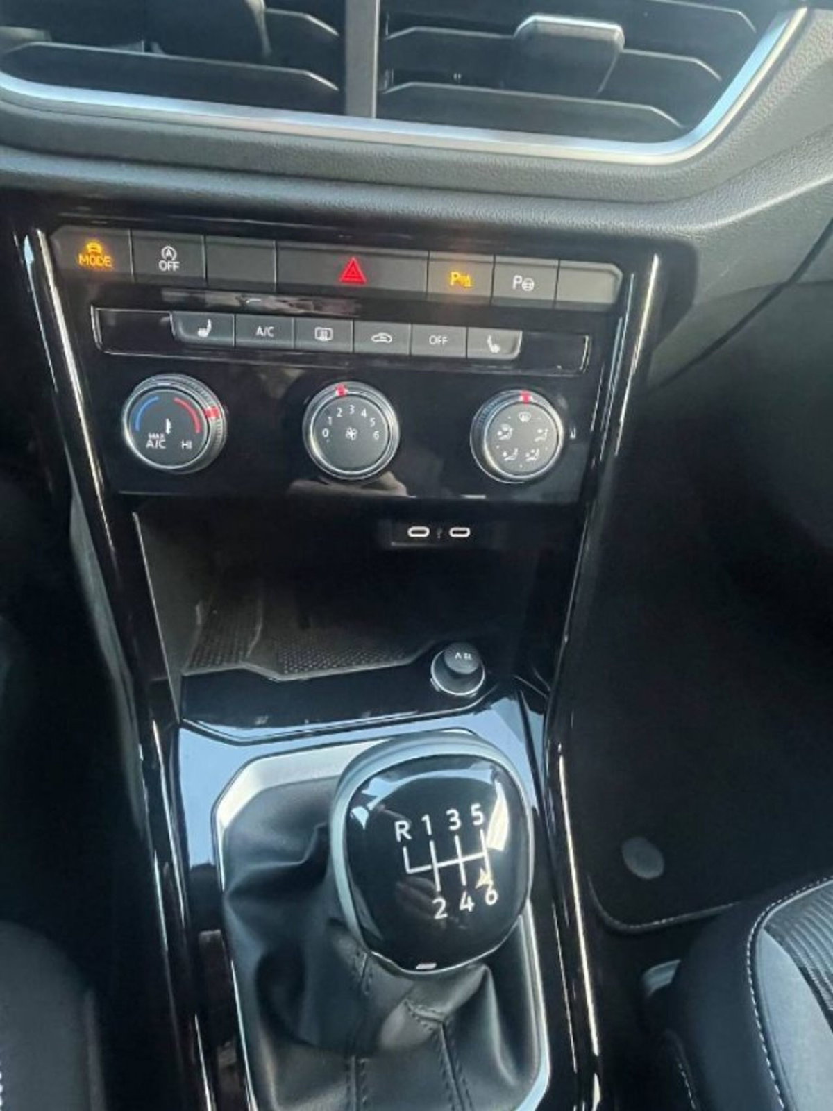 Volkswagen T-Roc 1.0 tsi R-Line 115cv (16)
