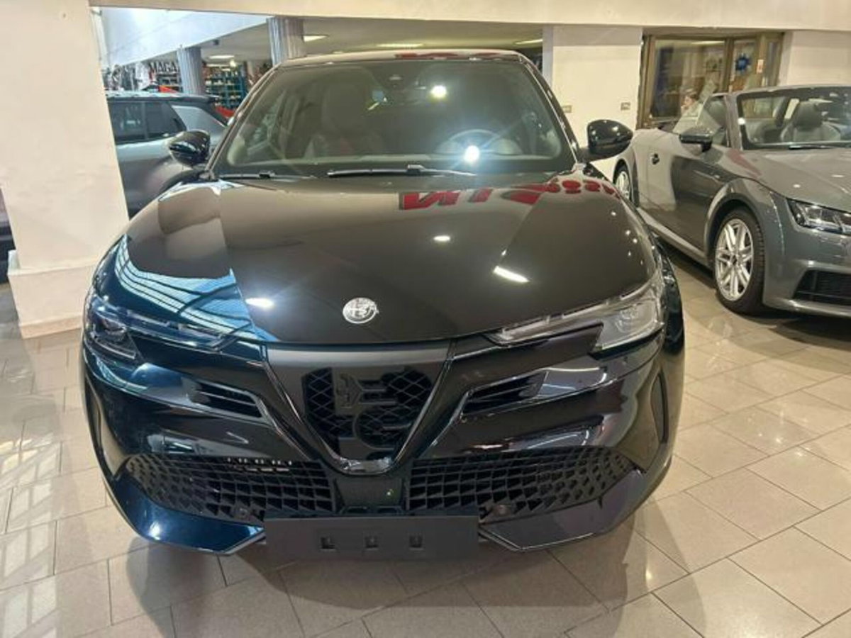 Alfa Romeo Junior 1.2 ibrida Q4 Intensa 145cv edct6 (2)