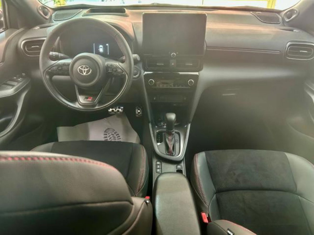 Toyota Yaris Cross 1.5h GR Sport Black Sky fwd 116cv e-cvt (3)
