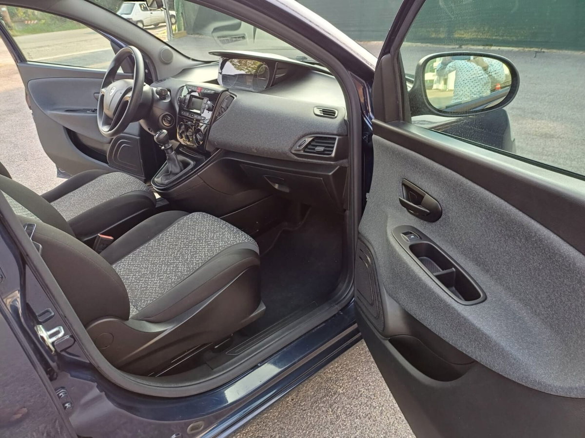 Lancia Ypsilon 1.2 69 CV 5 porte GPL Ecochic Platinum (16)