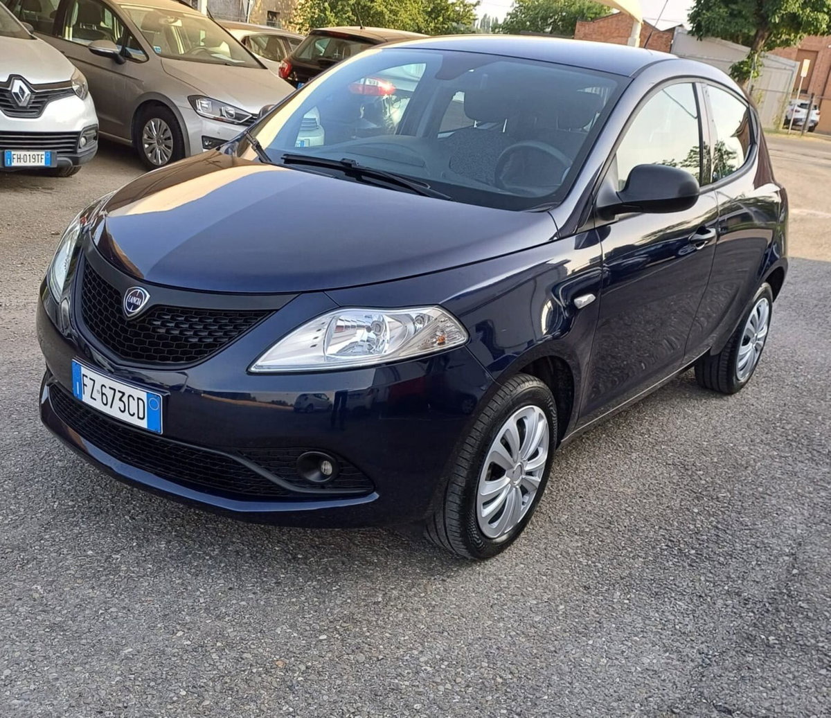 Lancia Ypsilon 1.2 69 CV 5 porte GPL Ecochic Platinum (2)