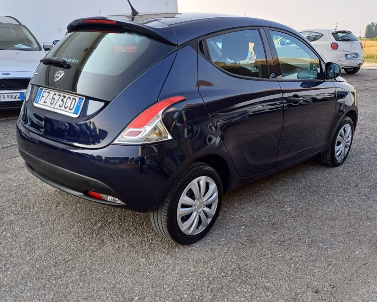 Lancia Ypsilon 1.2 69 CV 5 porte GPL Ecochic Platinum (4)