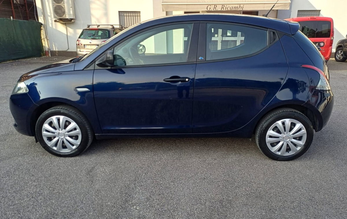 Lancia Ypsilon 1.2 69 CV 5 porte GPL Ecochic Platinum (5)