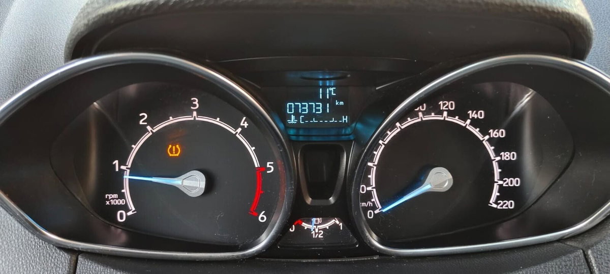 Ford EcoSport 1.5 TDCi 95 CV Titanium S (13)