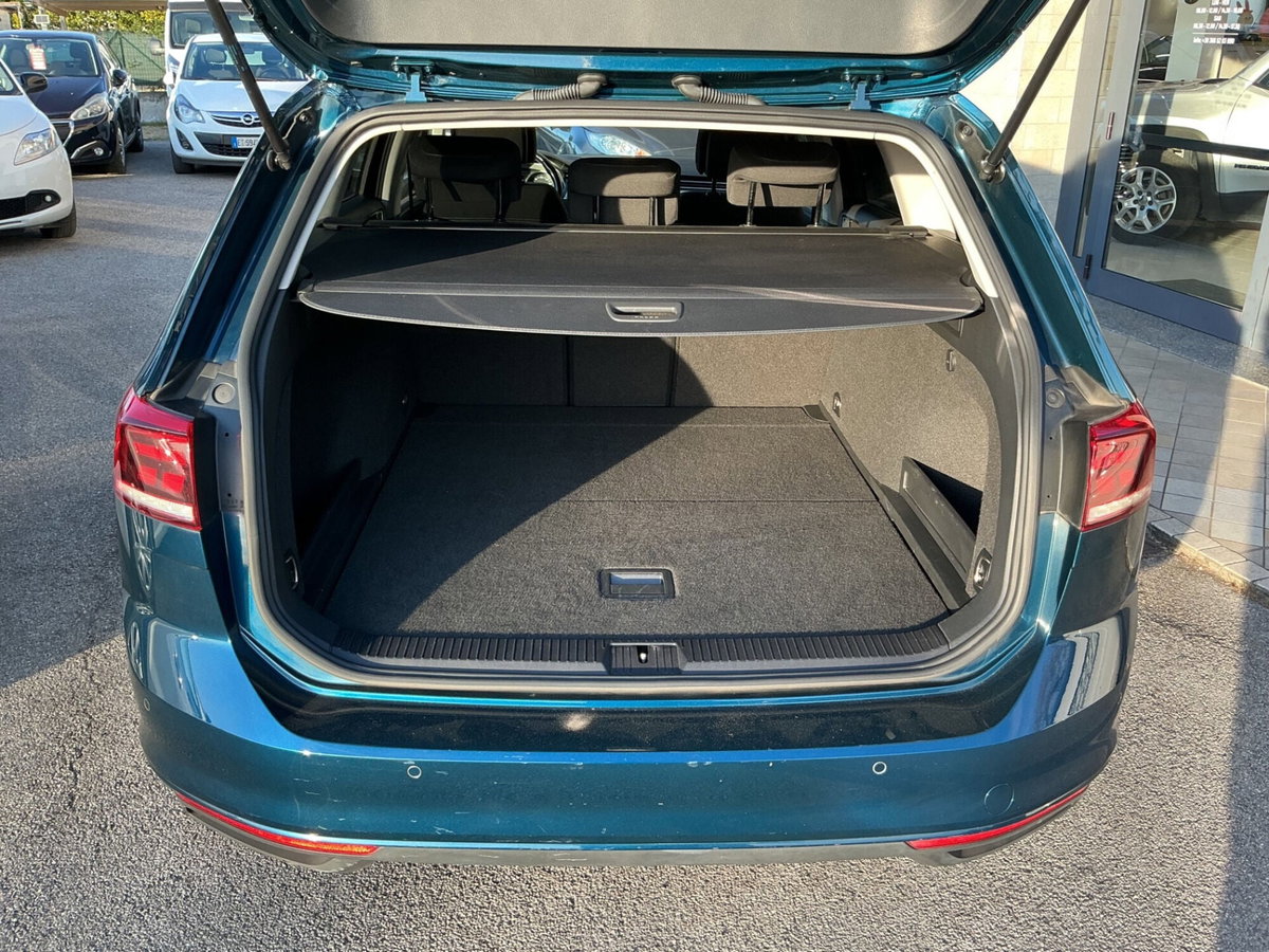 Volkswagen Passat Variant 2.0 TDI SCR EVO DSG Executive (10)