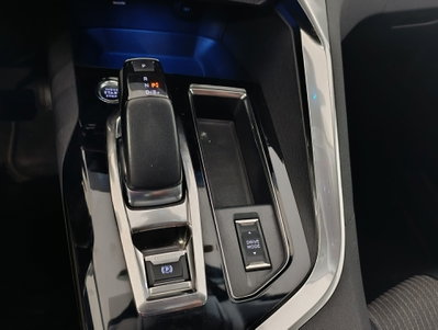 Peugeot 3008 Hybrid 225 e-EAT8 GT (10)