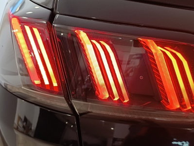 Peugeot 3008 Hybrid 225 e-EAT8 GT (18)