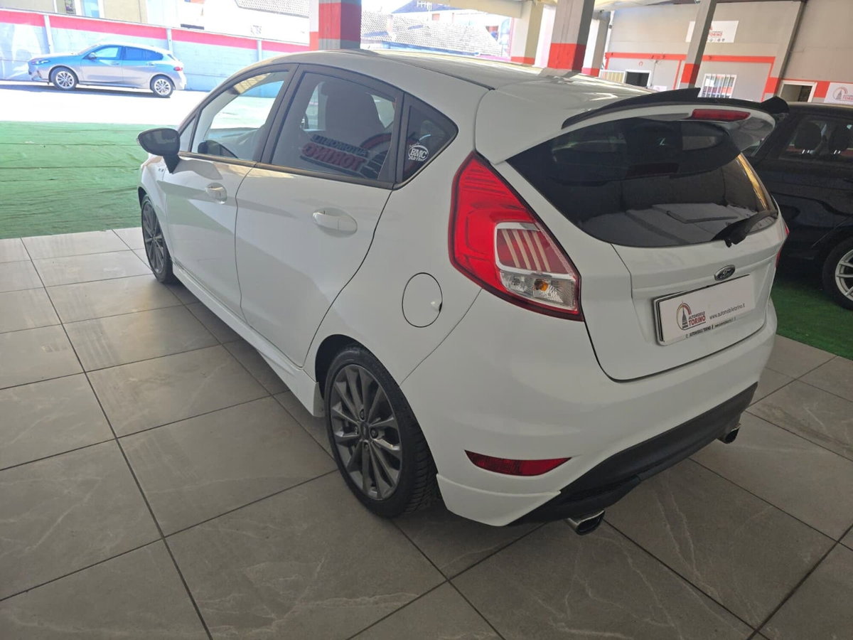 Ford Fiesta 1.5 TDCi 75CV 5 porte ST-Line (4)