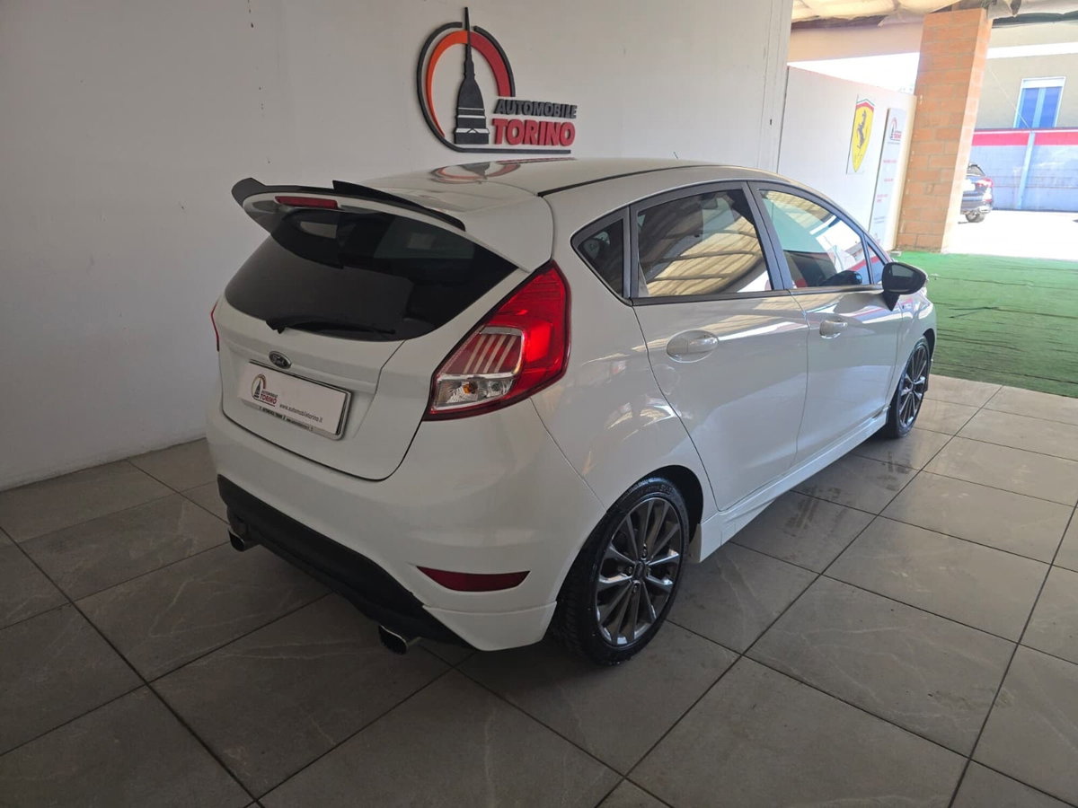 Ford Fiesta 1.5 TDCi 75CV 5 porte ST-Line (5)