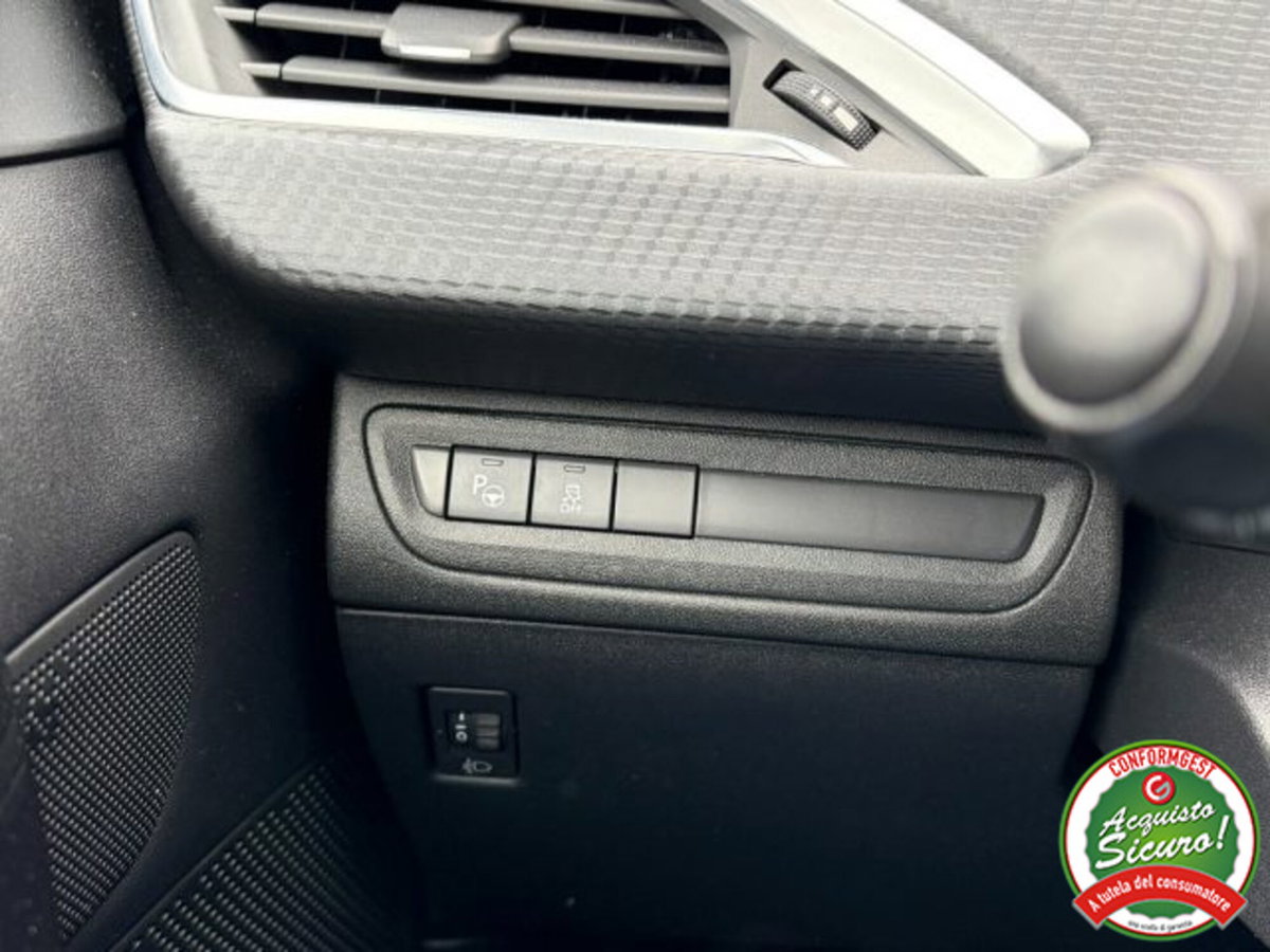 Peugeot 208 82 5 porte Allure (12)