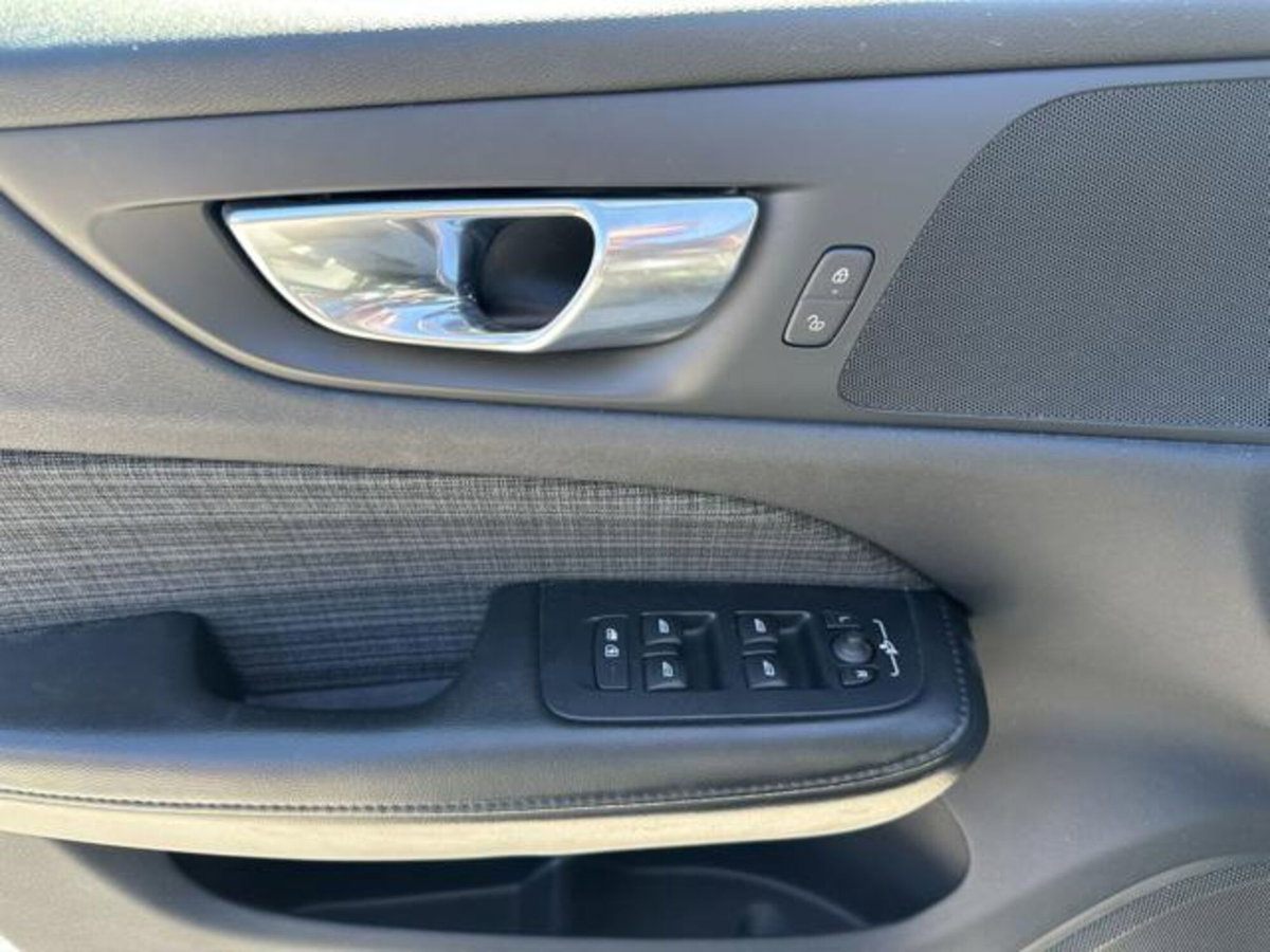 Volvo V60 B4 (d) automatico Essential (10)