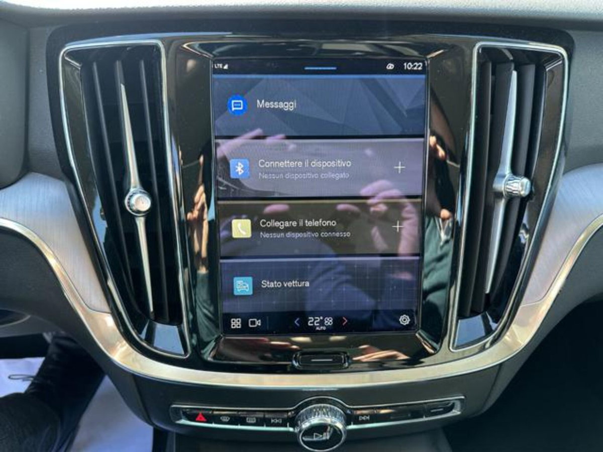 Volvo V60 B4 (d) automatico Essential (11)
