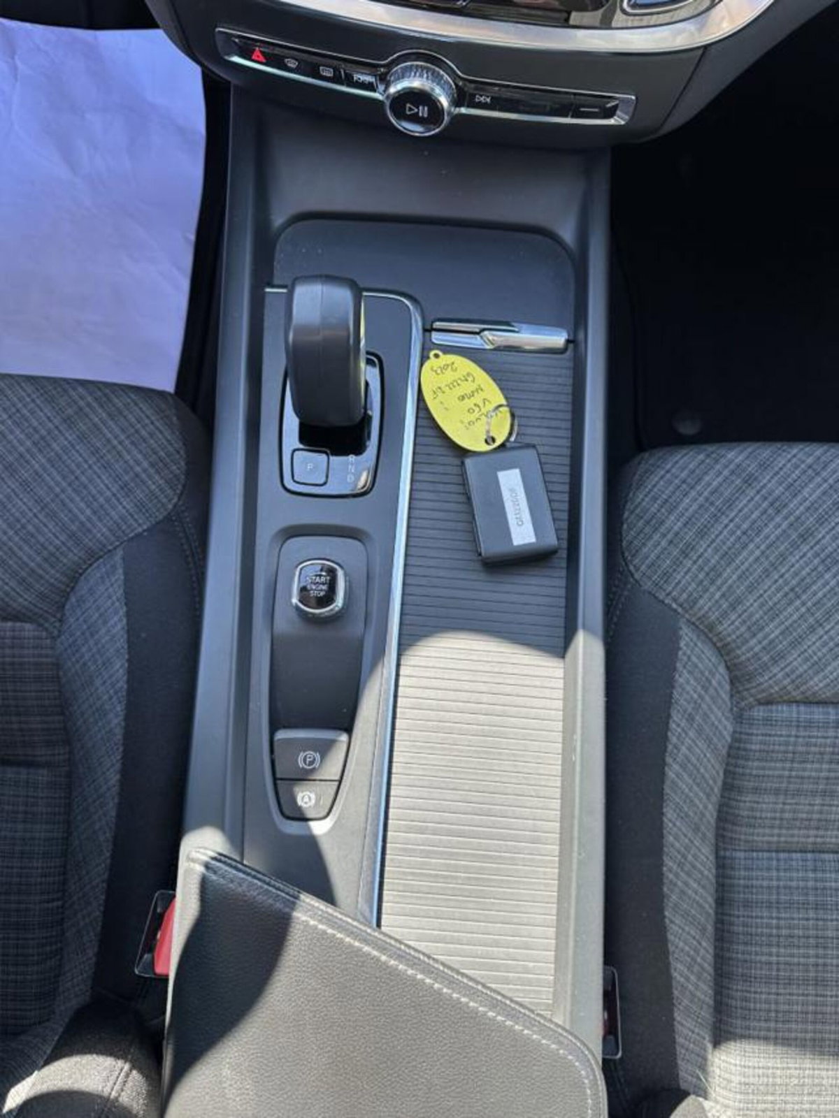 Volvo V60 B4 (d) automatico Essential (13)