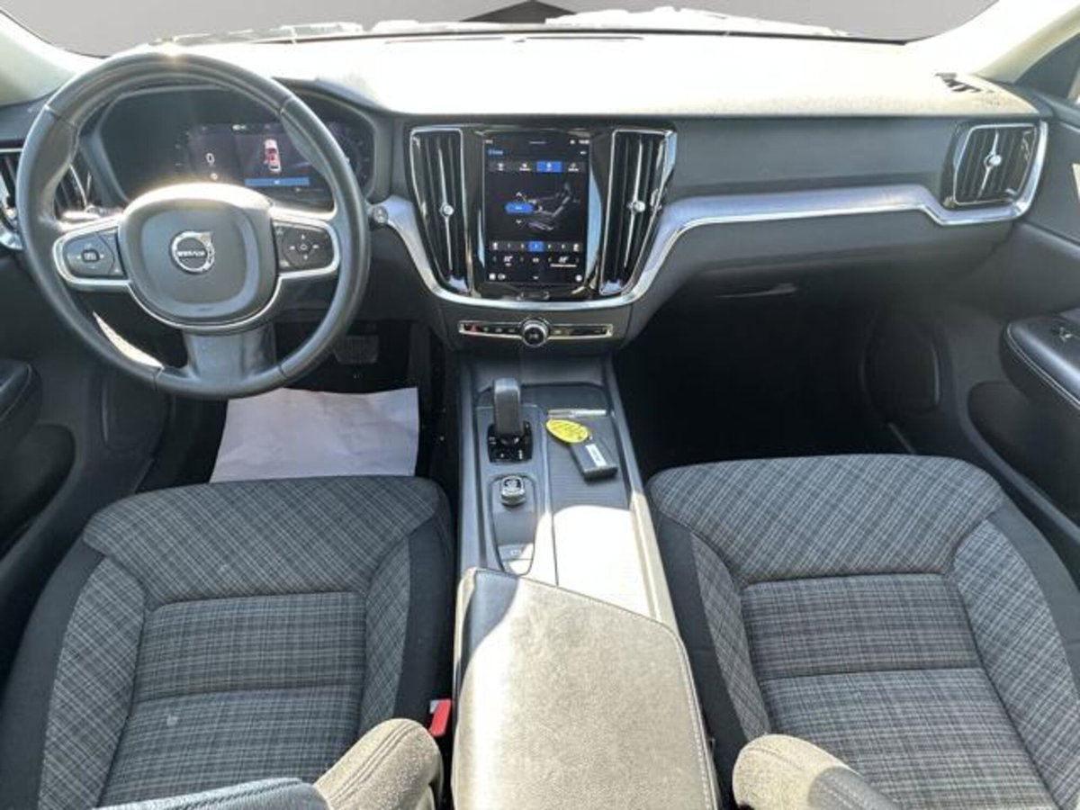 Volvo V60 B4 (d) automatico Essential (15)