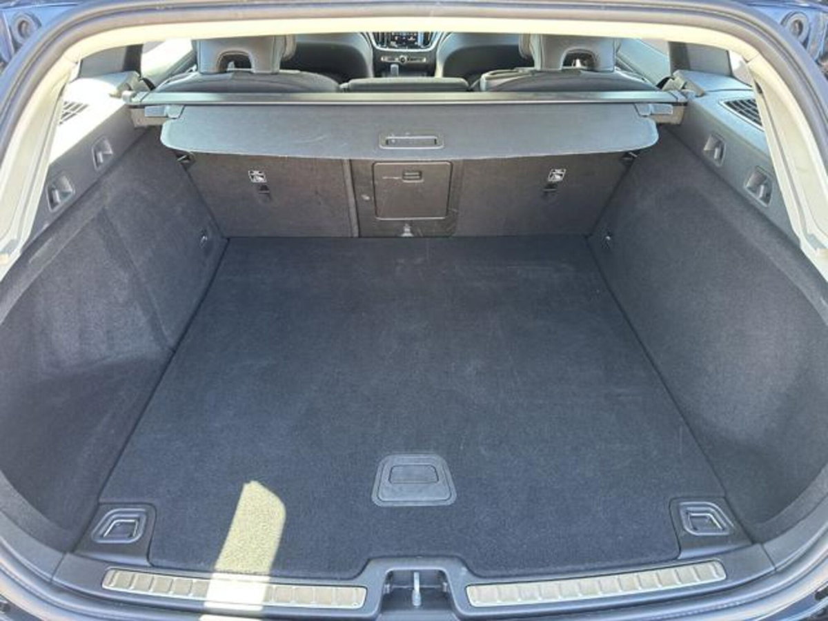 Volvo V60 B4 (d) automatico Essential (16)