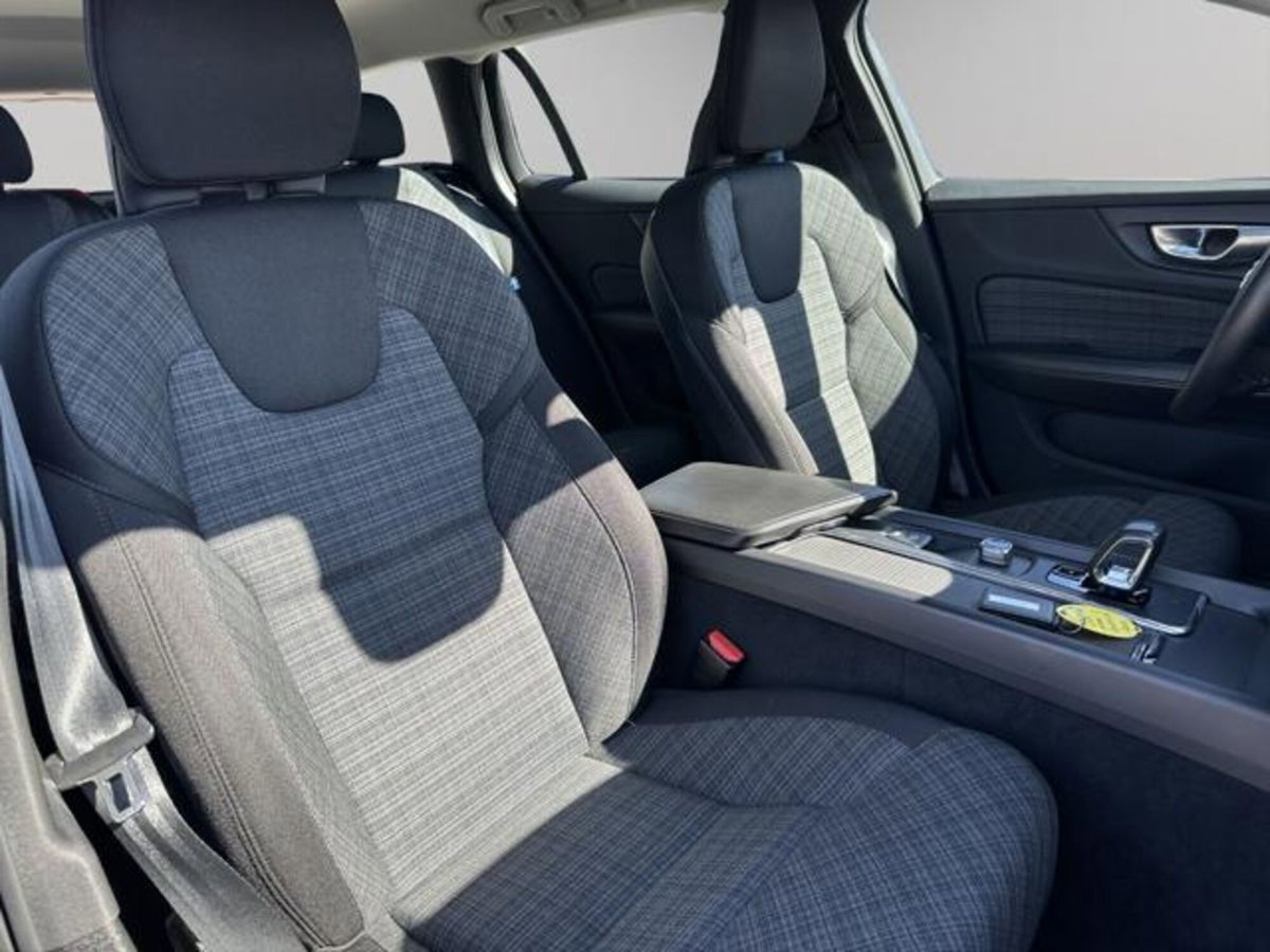 Volvo V60 B4 (d) automatico Essential (17)