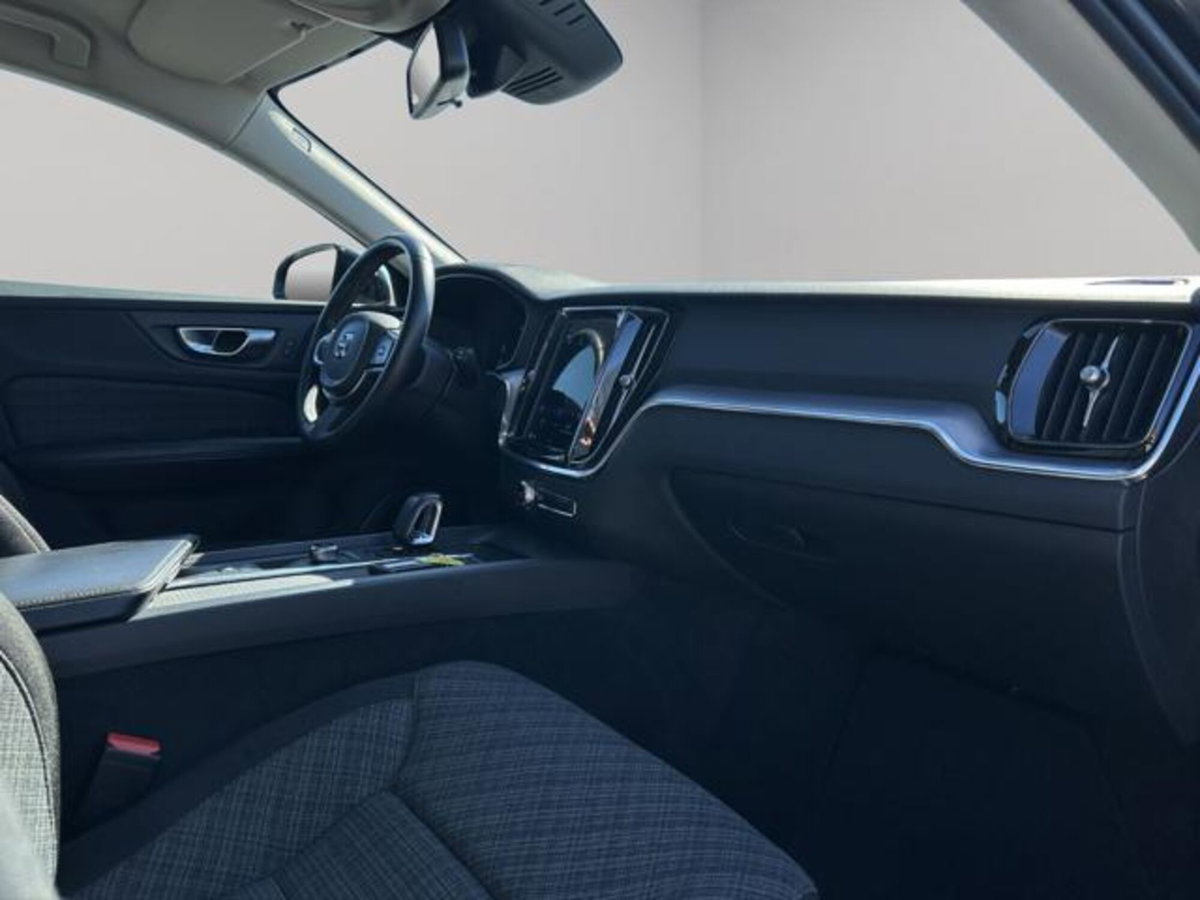 Volvo V60 B4 (d) automatico Essential (18)