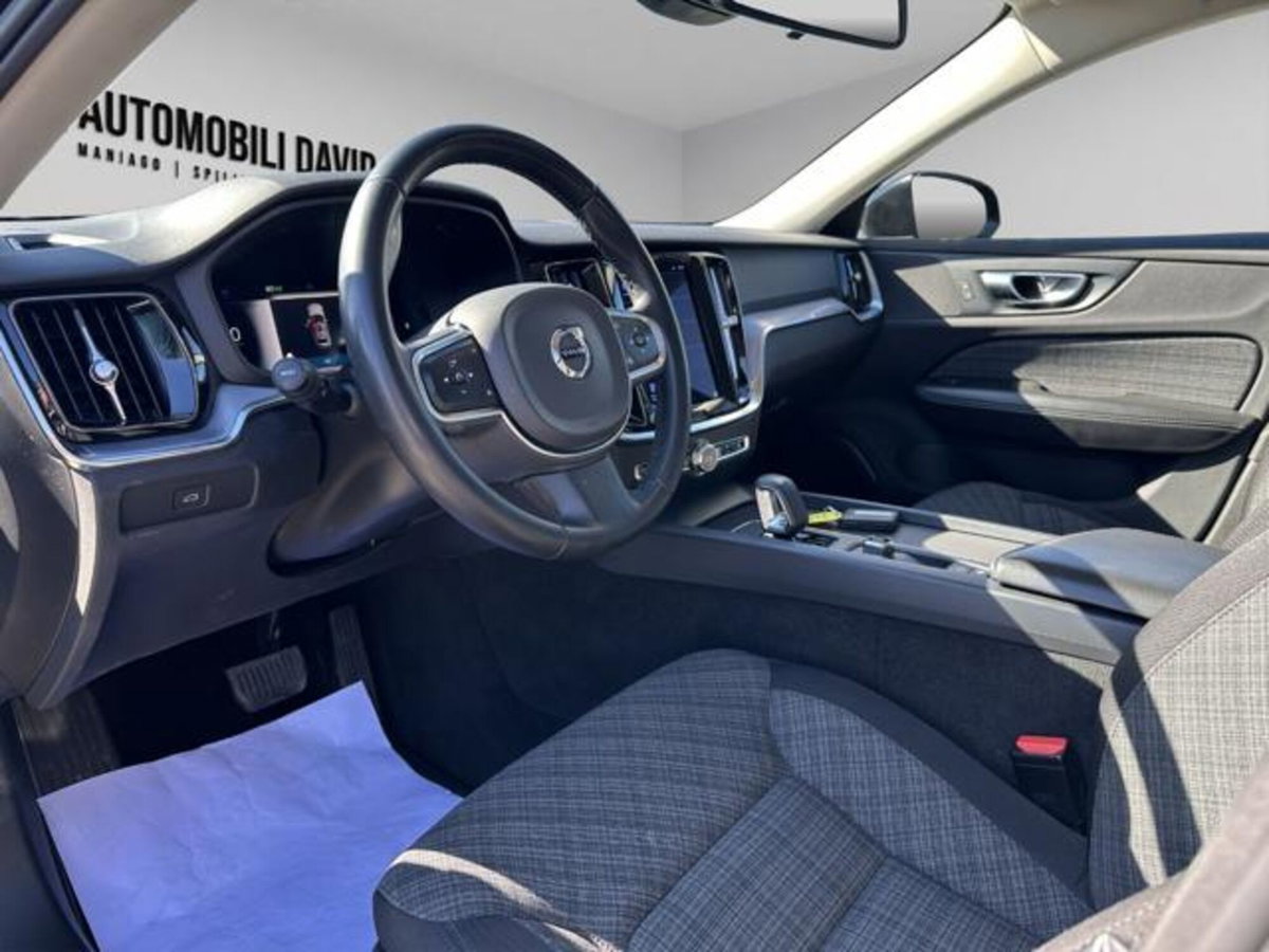 Volvo V60 B4 (d) automatico Essential (8)