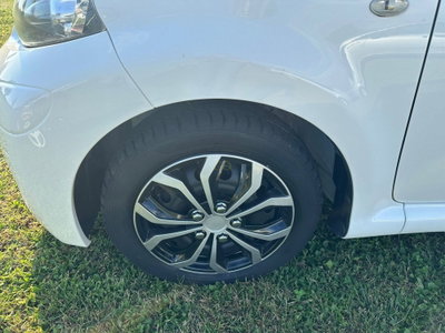 Toyota Aygo 1.0 12V VVT-i 5 porte Lounge Connect (8)