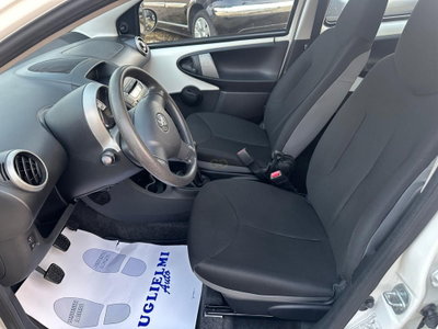 Toyota Aygo 1.0 12V VVT-i 5 porte Lounge (10)