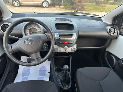 Toyota Aygo 1.0 12V VVT-i 5 porte Lounge (12)