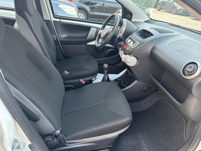 Toyota Aygo 1.0 12V VVT-i 5 porte Lounge (13)
