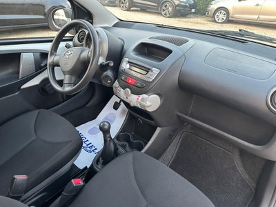 Toyota Aygo 1.0 12V VVT-i 5 porte Lounge (14)