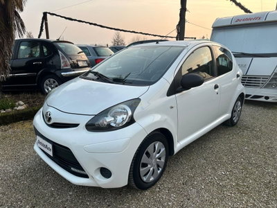 Toyota Aygo 1.0 12V VVT-i 5 porte Lounge (4)