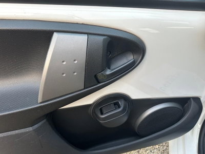 Toyota Aygo 1.0 12V VVT-i 5 porte Lounge (9)